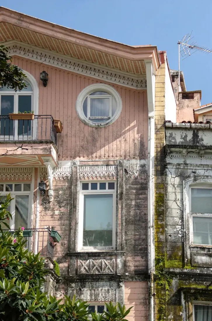 Façade avant intervention — Traitement type de fissures et reprise d’enduit